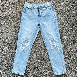American Eagle High-Rise Mom Jeans Light-wash Destroyed size 4 Short